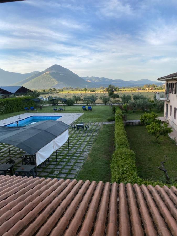 Вилла La Fattoria Di Carlotta Maenza Экстерьер фото