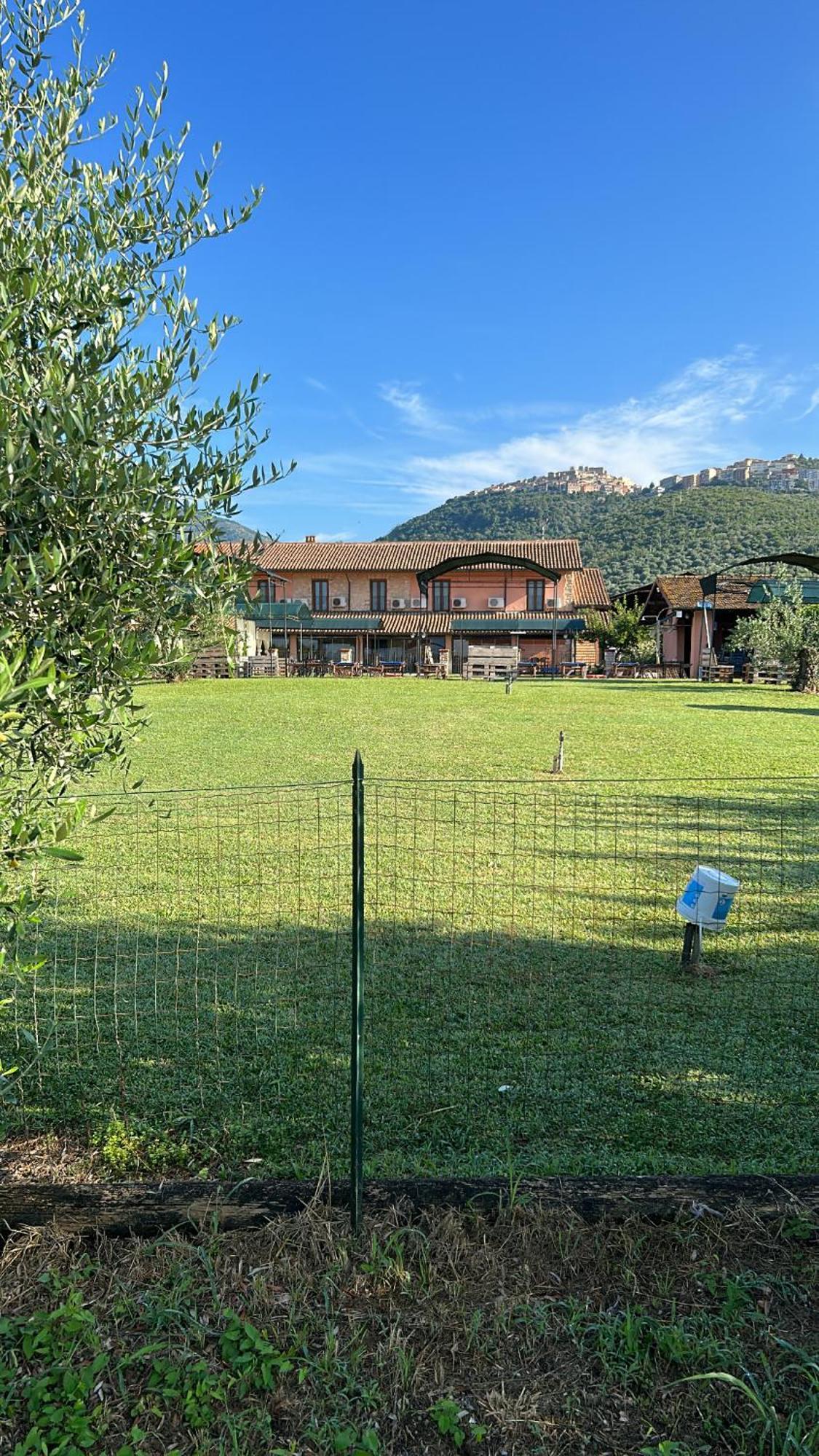 Вилла La Fattoria Di Carlotta Maenza Экстерьер фото